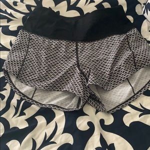 black and white lululemon shorts